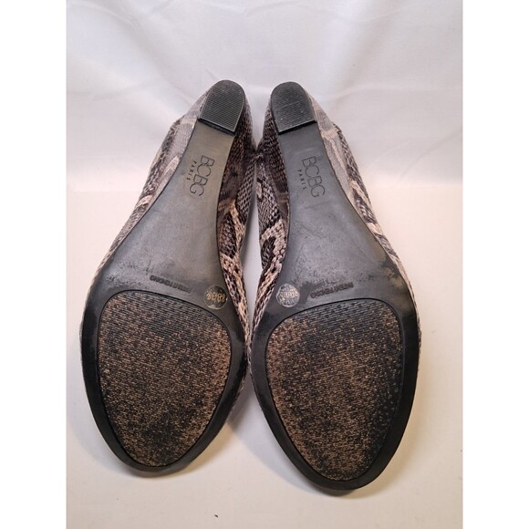 BCBG Paris Snakeskin Wedge Shoes 2.5" Heel Slip On Size 8B Pumps Gray Brown - Picture 8 of 10